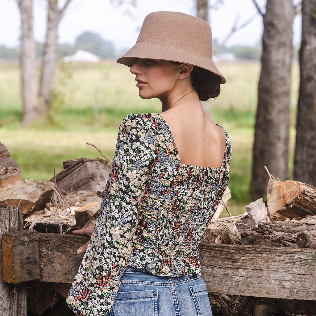 Madonna Bucket (Light Camel) - BD646