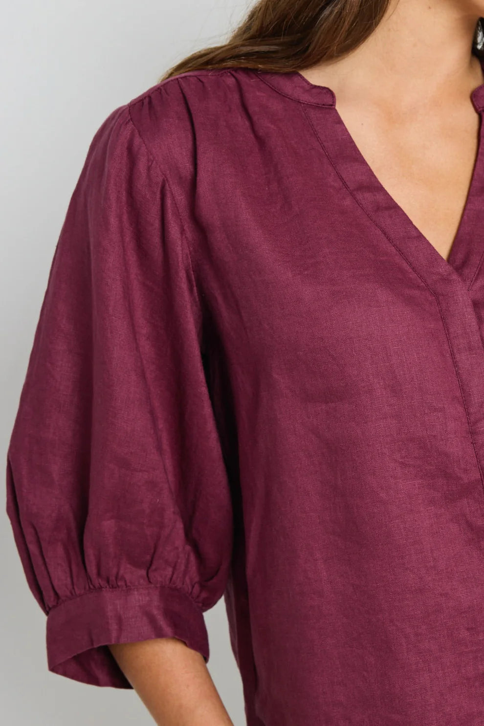 Deity Linen Button Through Puff Sleeve SS Blouse (Burgundy)