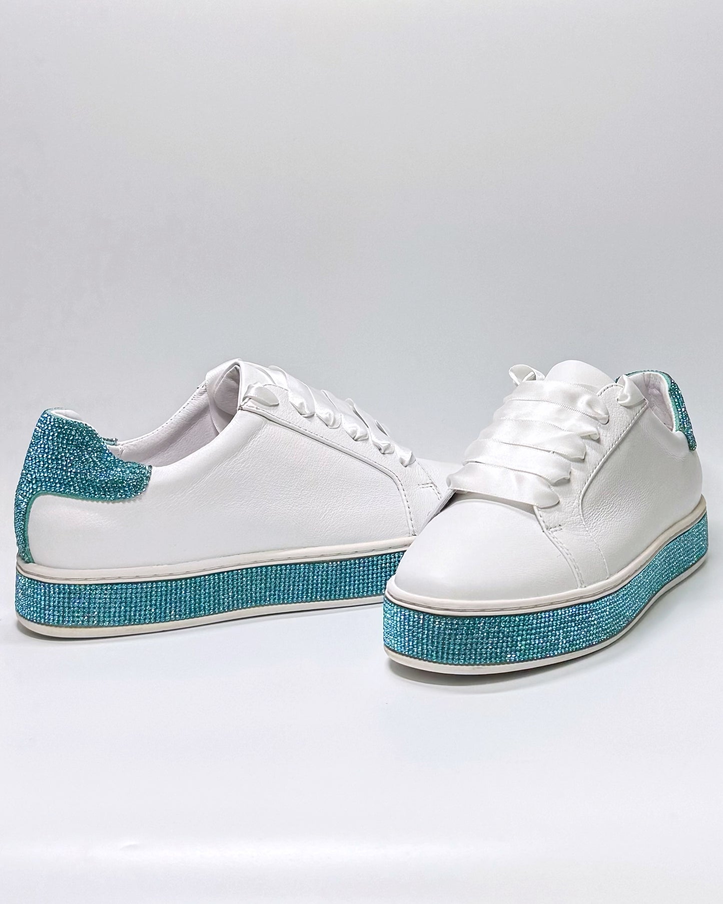 Pluma (White/Aqua)