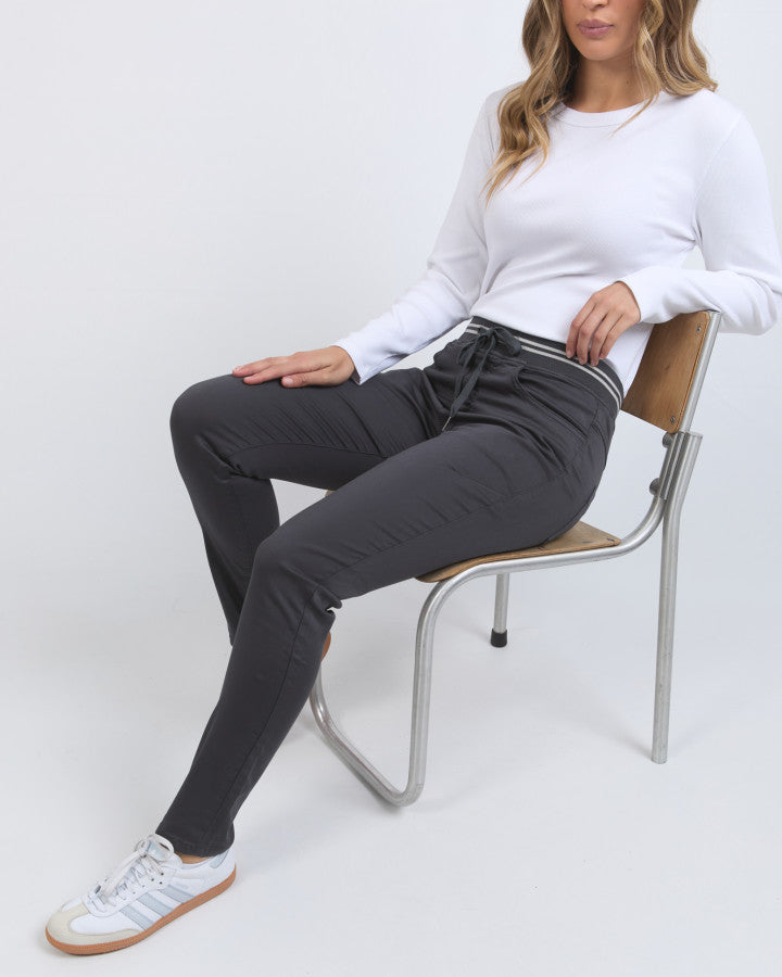 Sylvia Jogger (Charcoal)