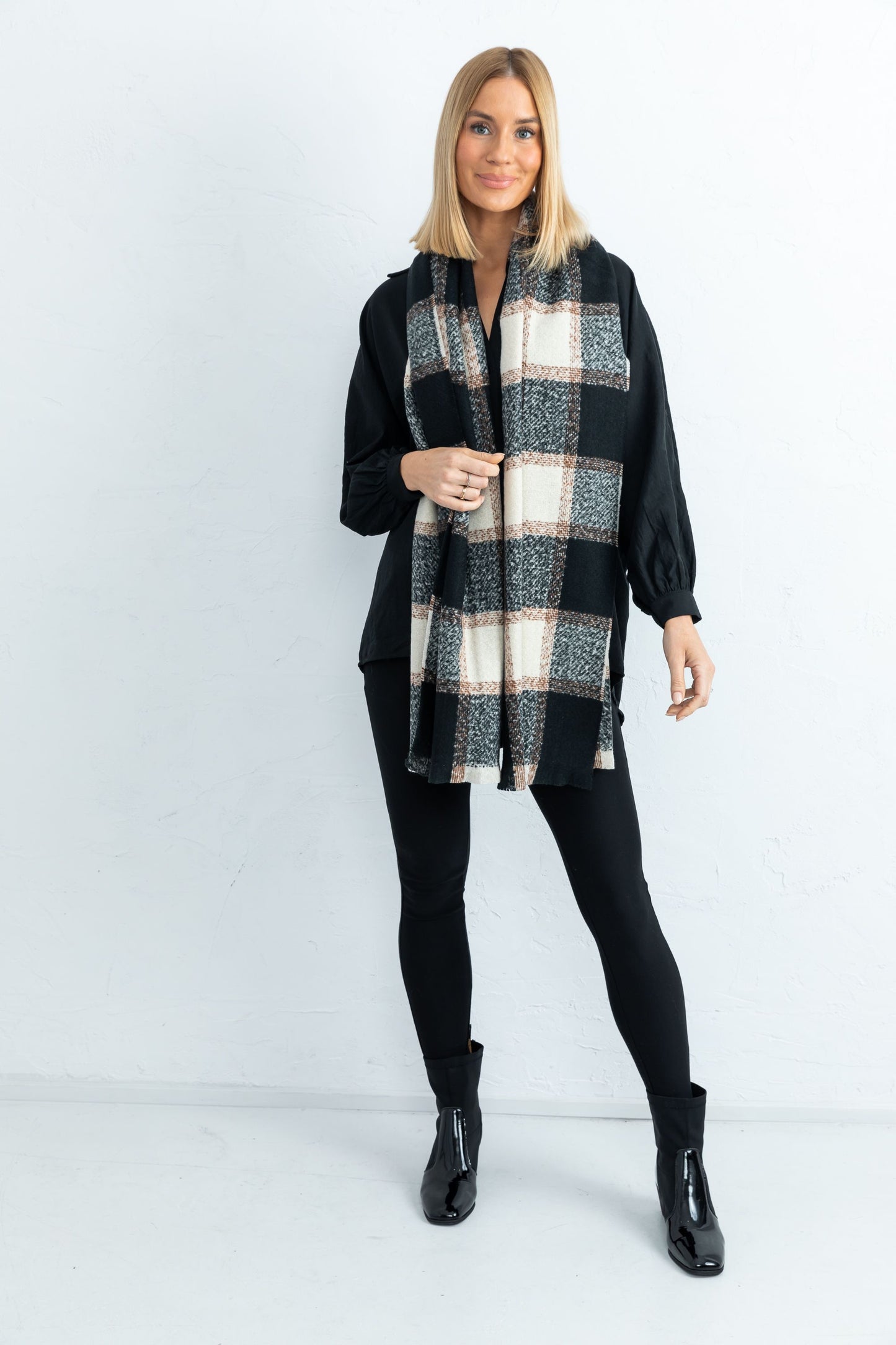 Scott Check Scarf (Black + White Check)