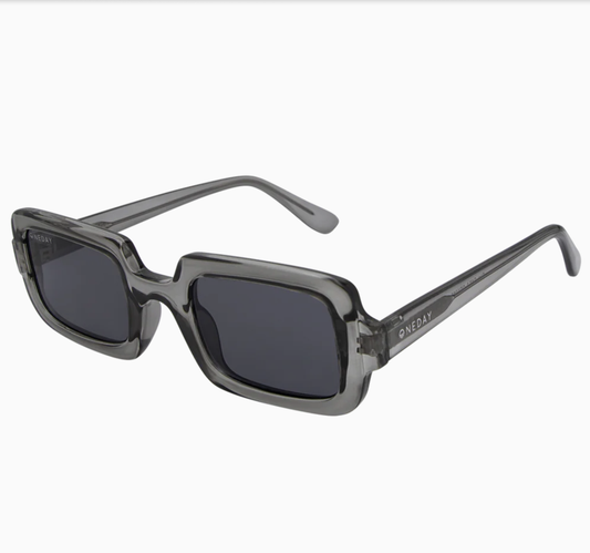 Gigi (Charcoal Smoke)