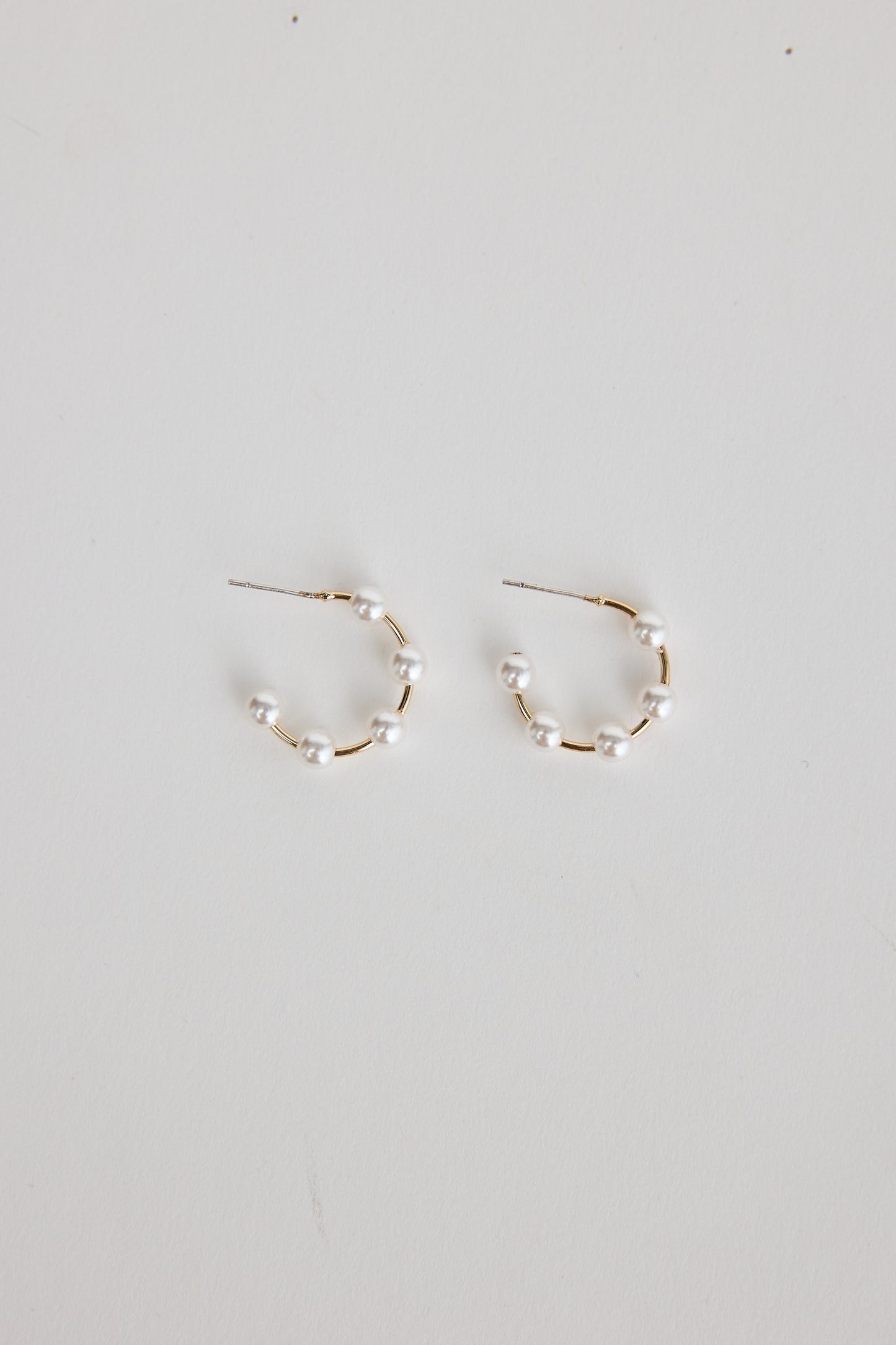 Halifax Earrings (Pearl)
