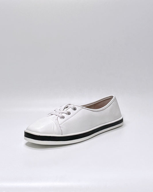 Augusts (White-Black)