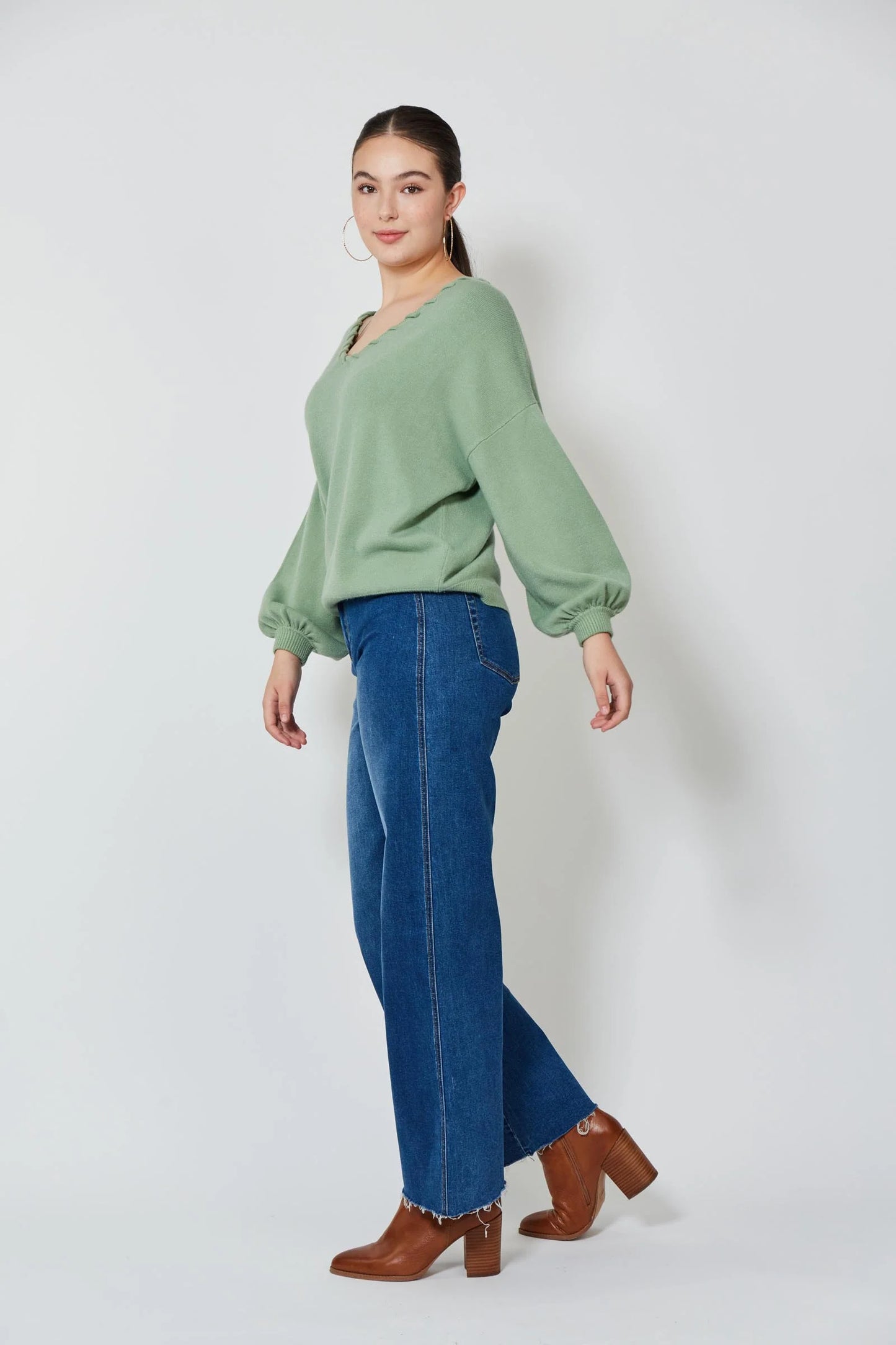 Ines V Jumper (Moss)