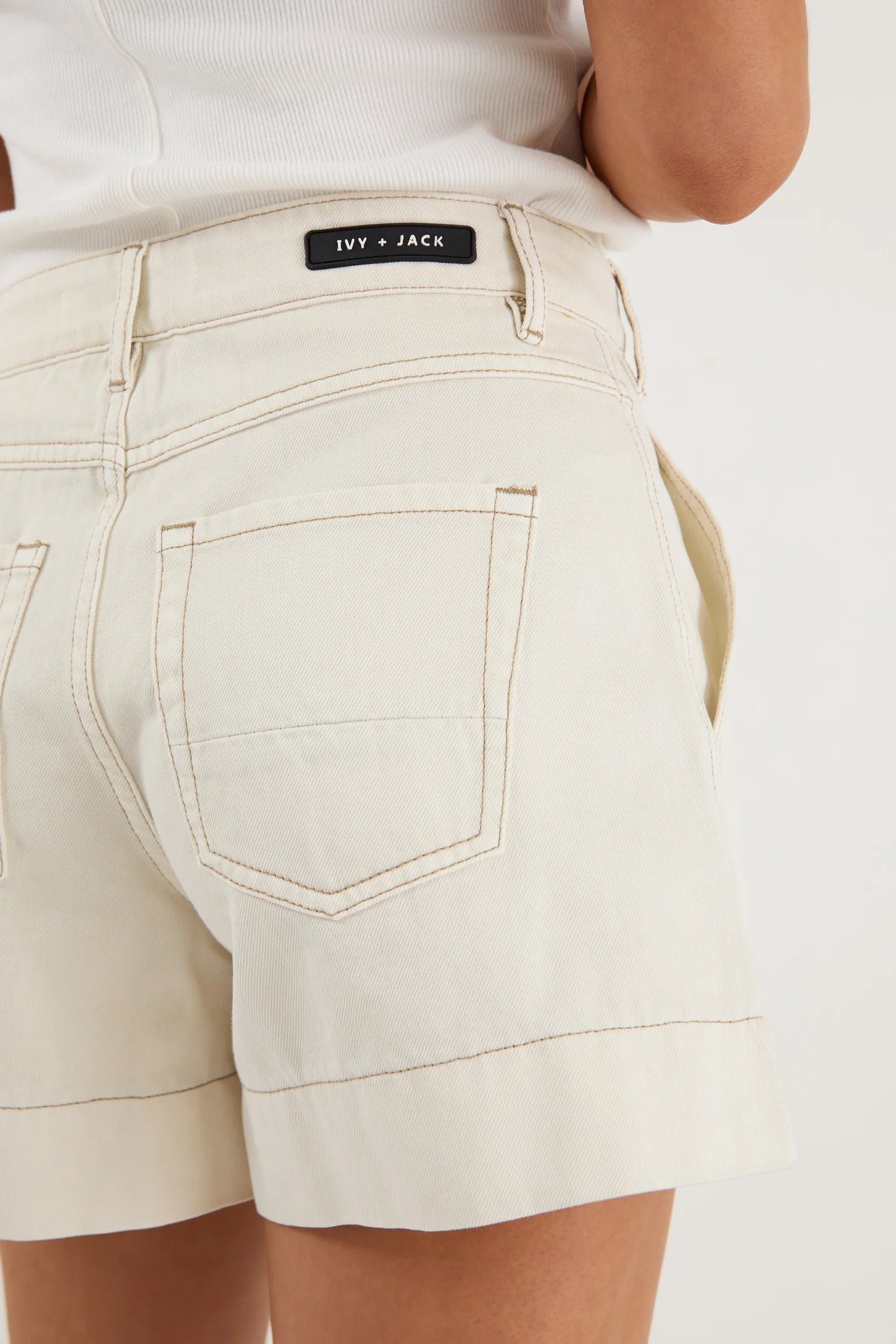 Kindly Pocket Front Denim Short (Ecru)