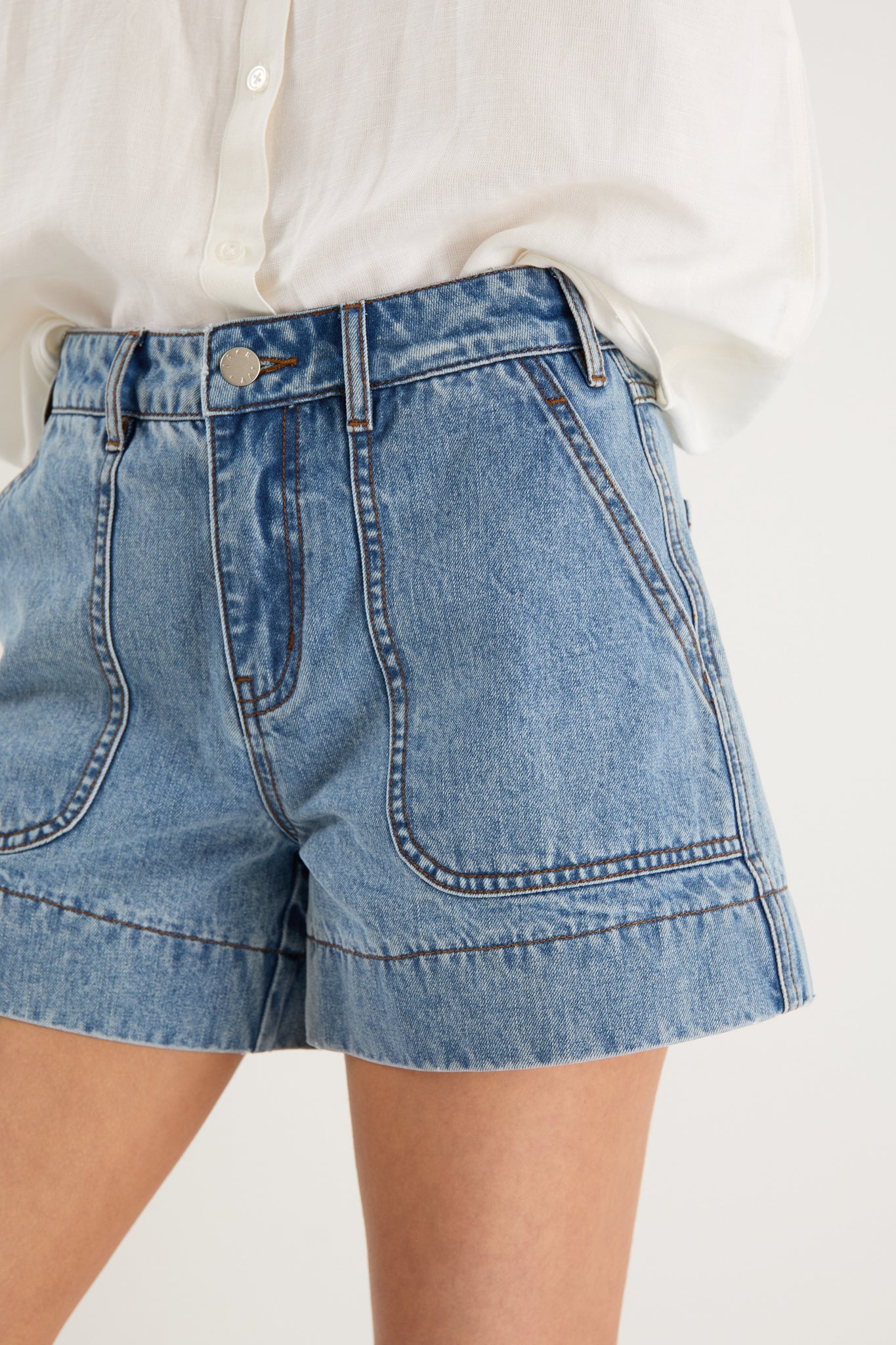 Kindly Pocket Front Denim Short (Mid Blue)