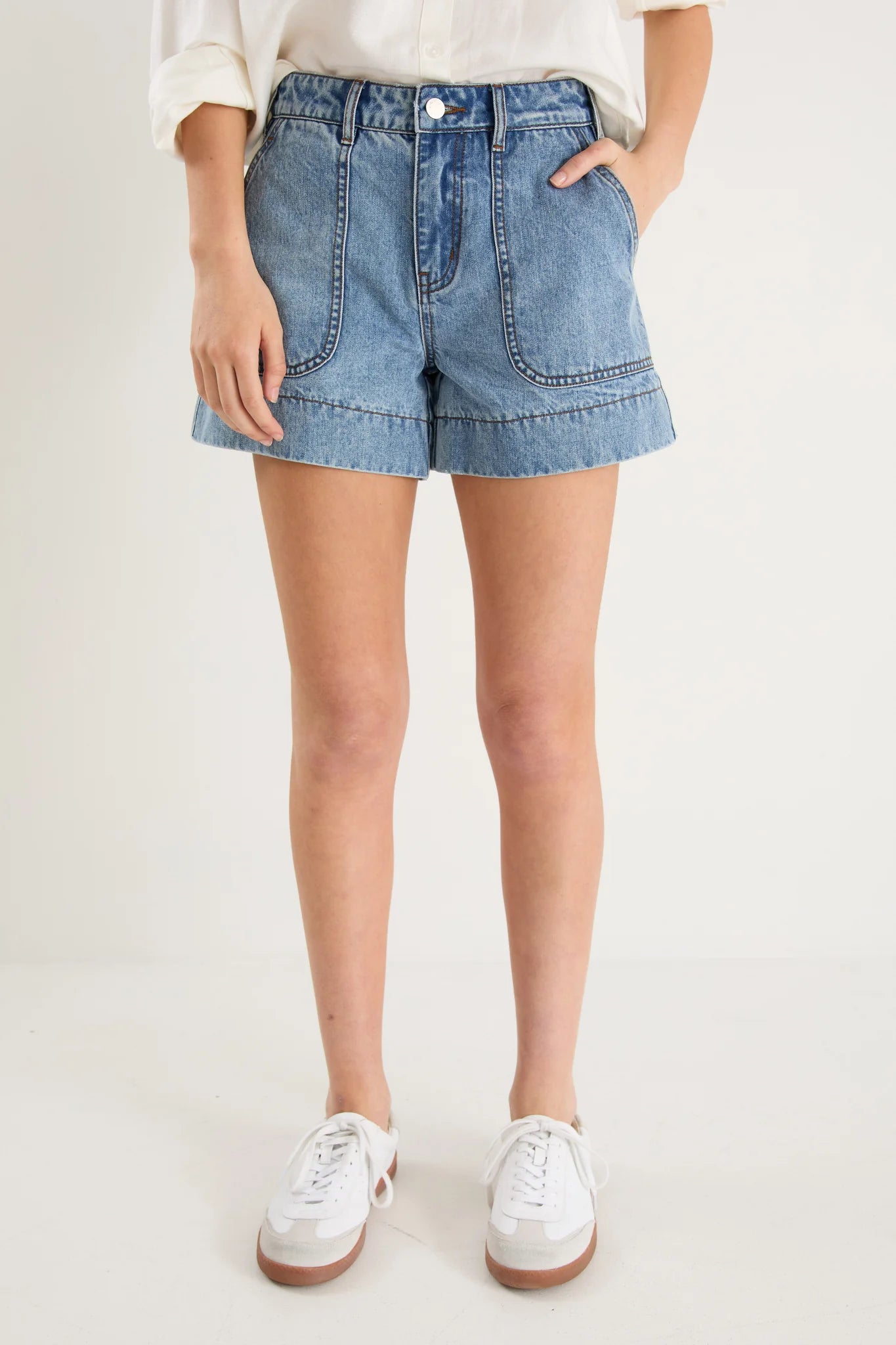 Kindly Pocket Front Denim Short (Mid Blue)