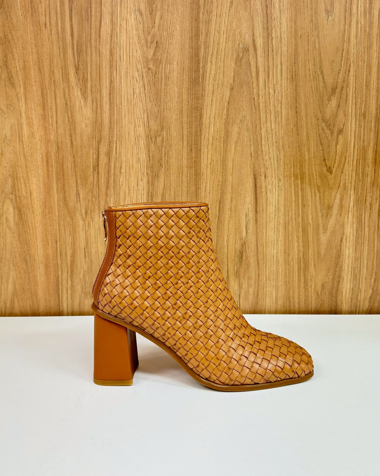 Lazarus (Tan Weave)