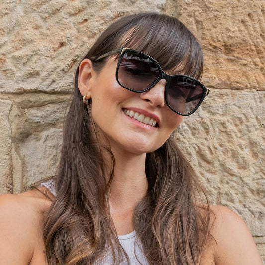 Leticia II (Black Shimmer Smoke)