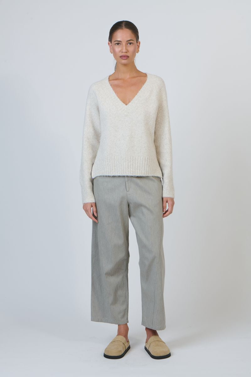 Natural by O&J OJ-W46 Women's V-neck Knit Jumper Dust | Women's Clothing | Gretel Lane