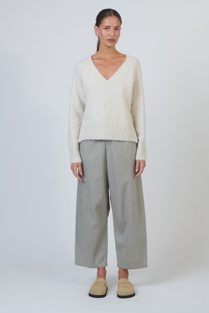 Natural by O&J OJ-W46 Women's V-neck Knit Jumper Dust | Women's Clothing | Gretel Lane
