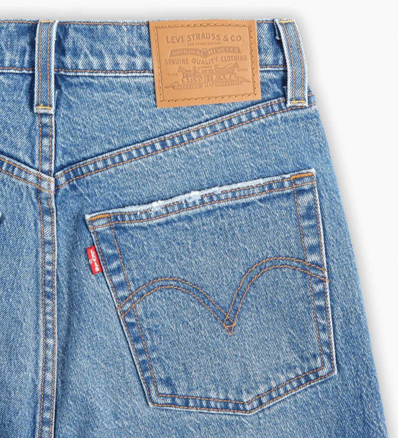 Levi's Women's Ribcage Ankle Jeans in Light Blue Denim | Gretel Lane