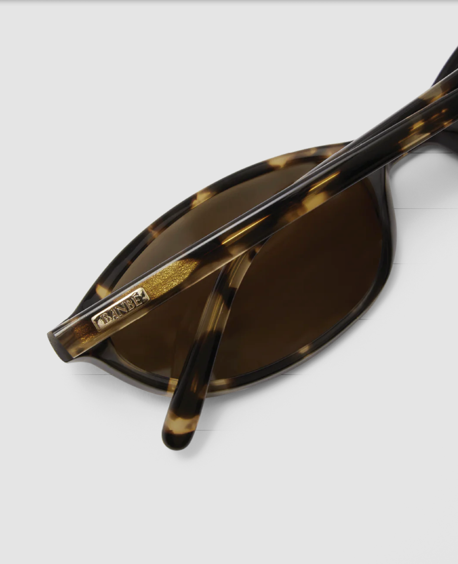 Banbé Eyewear Women's Rodrigo Sunglasses in Toffee Tortoiseshell | Gretel Lane
