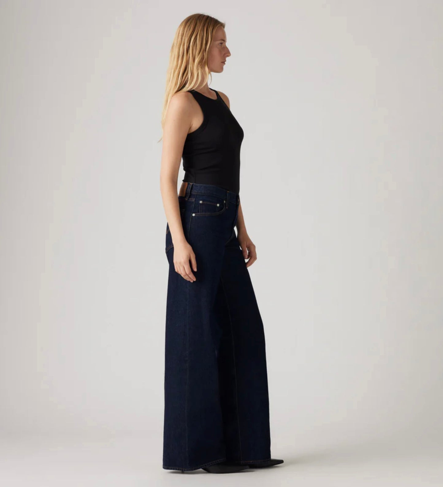 Levi Women's XL Straight Jeans in Dark Blue | Gretel Lane