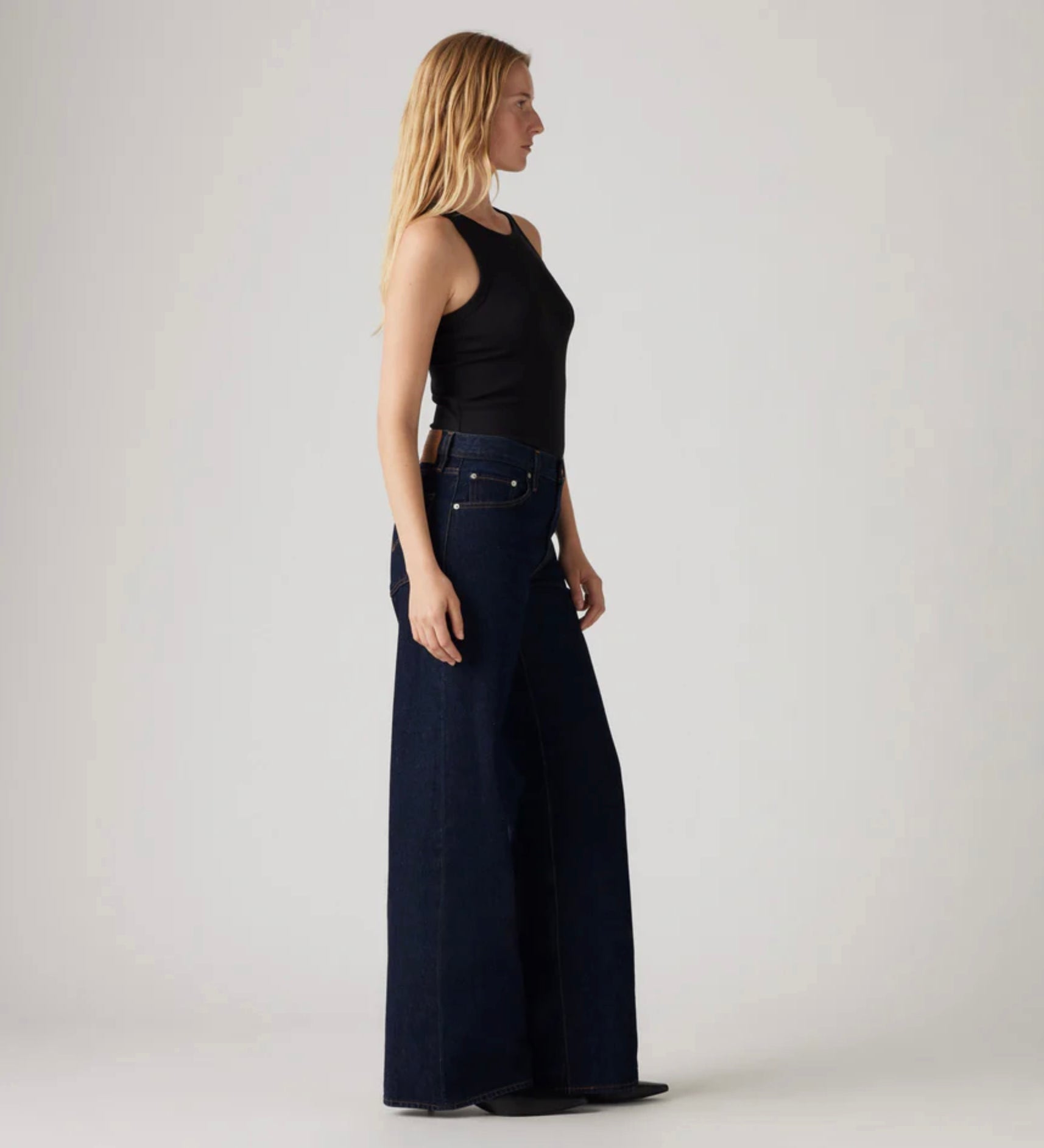 Levi Women's XL Straight Jeans in Dark Blue | Gretel Lane