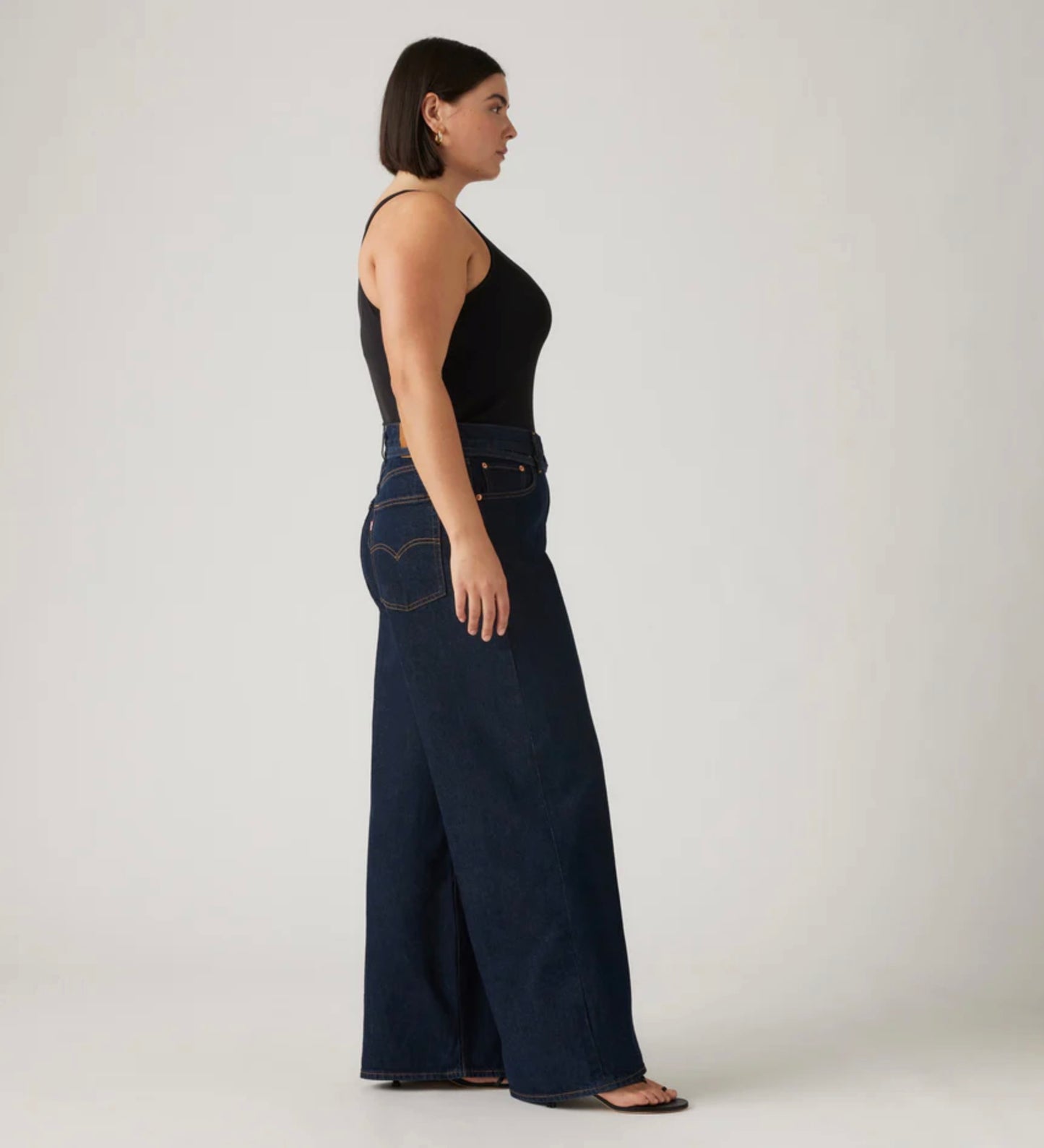 Levi Women's XL Straight Jeans in Dark Blue | Gretel Lane
