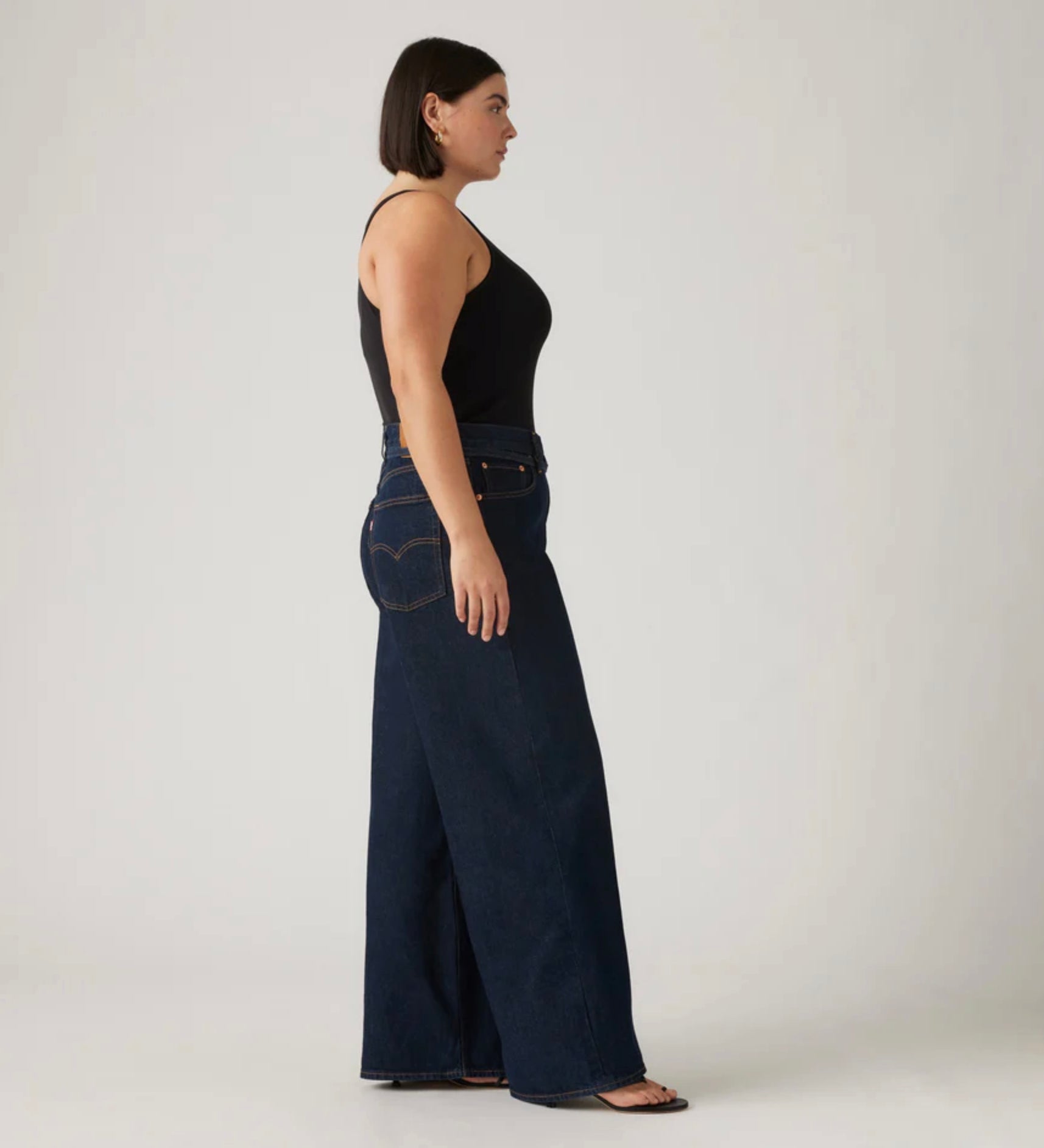 Levi Women's XL Straight Jeans in Dark Blue | Gretel Lane