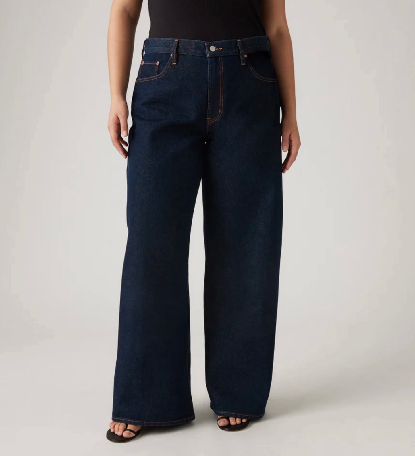 Levi Women's XL Straight Jeans in Dark Blue | Gretel Lane