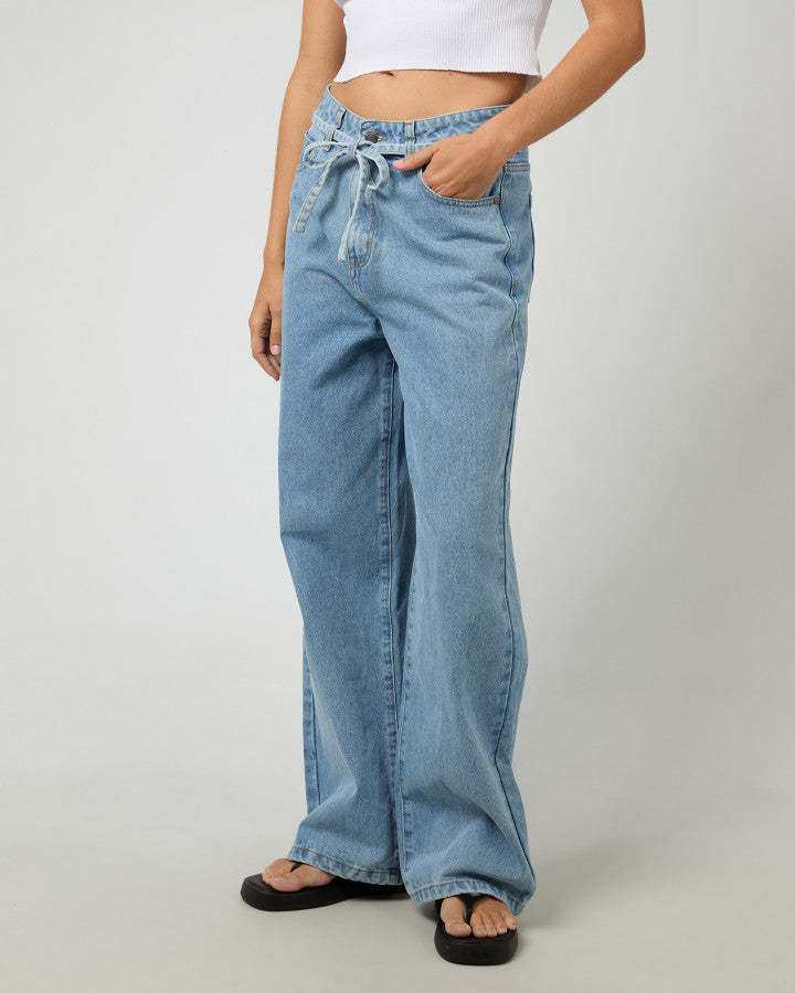 Women's light wash high-rise denim jeans 