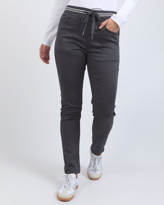 Sylvia Jogger (Charcoal)