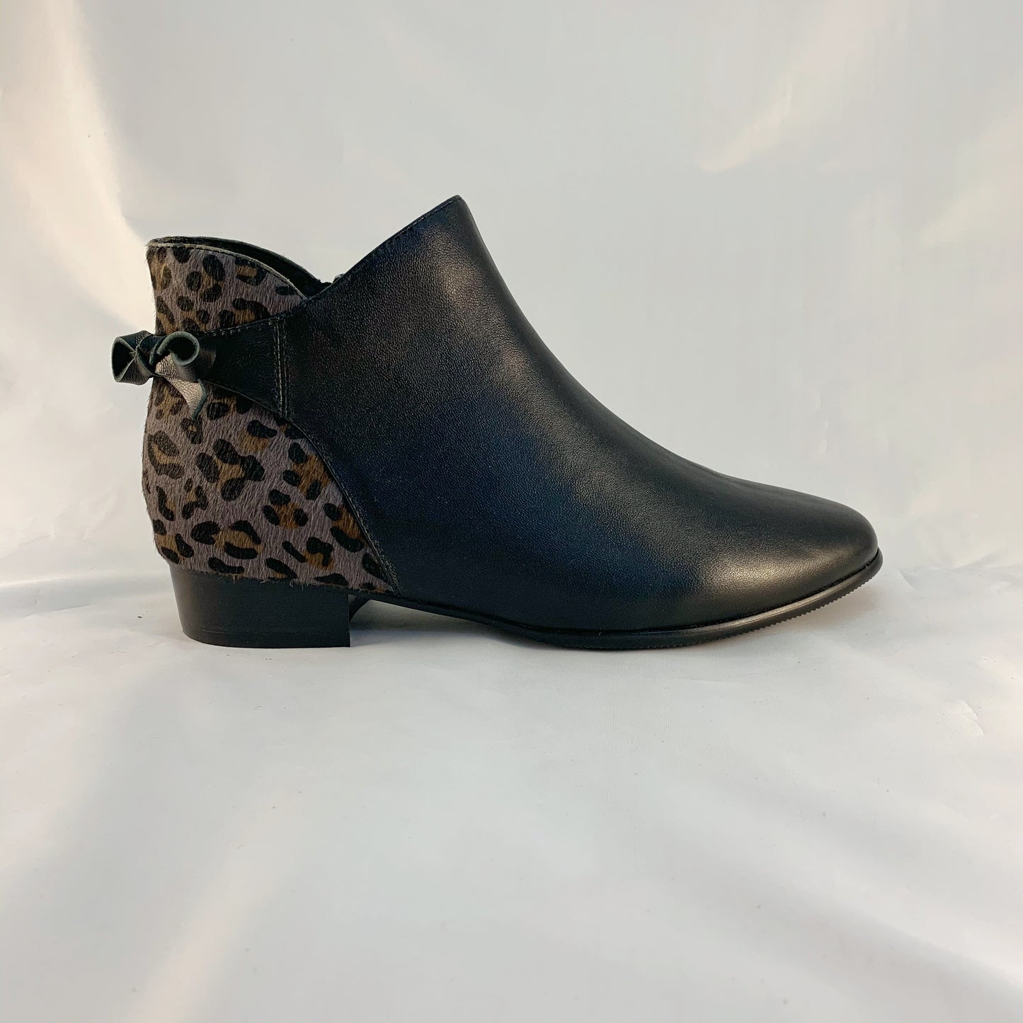 Arwen (Black/Leopard)