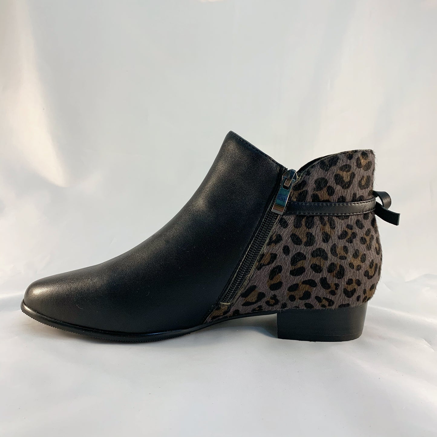 Arwen (Black/Leopard)