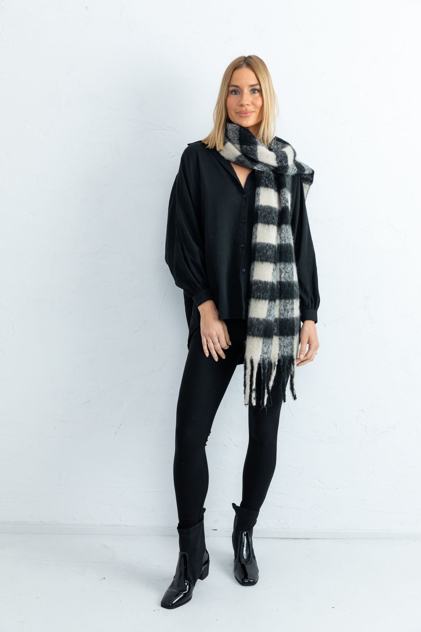 Winter Time Scarf (Black + White)